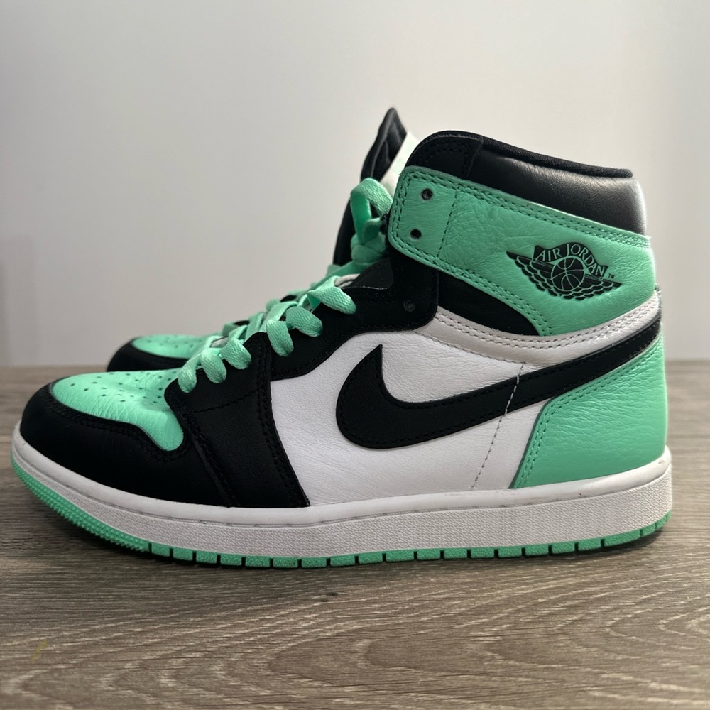 Air Jordan 1 Retro High OG 'Green Glow'
